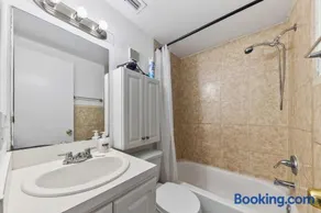 3BR • Step-Free Entry • 2 Free Parking Spots - Image 2