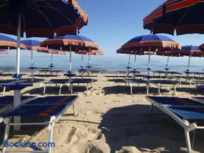 Estivo mobile homes on Camping Bella Italia Sardinia - Image 3