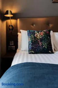 The House on Warwick - Image 3