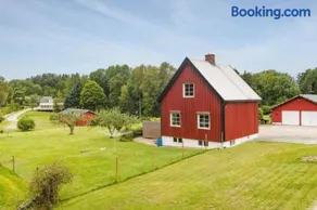 Hus Else - Schwedische Landidylle für die ganze Familie - Haustier & Kamin - Image 1