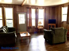 Spacious Triplex Cabin with Lake View & Fishing Pier, Shared Outdoor Deck, Near Zwolle, LA - Image 5