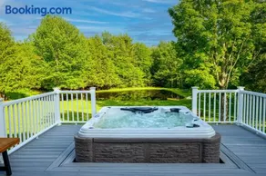 Lux estate! Hot tub, 8 acres, firepit, game room, private pond, EV, lots of privacy, 10 mins to town - Image 3