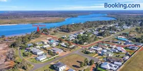 Bali Elliott Heads - Coastal Holiday Home near Boat Ramp - Image 1