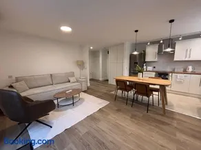 The Serene Retreat in Camden - Image 5
