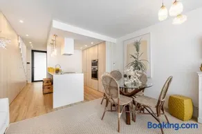 Riverside duplex by the sea with pool and balcony - Image 2