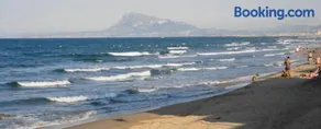4 Bedrooms Apartment - 2 Mins Walk to Seafront - Image 3