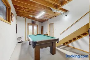 Unique cabin with amazing mountain views pond access wifi & close to shopping - Image 2