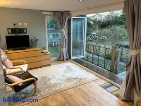 Tiny house with pull down bed - Image 2