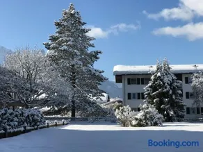 Central Garden-Mountain Apartment - Image 2