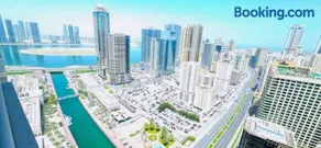 Luxury Skyline Apartment with Panoramic Views - Image 5