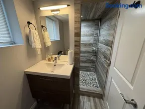 Full House - 5 Bed, 2 Bath - East - Image 3