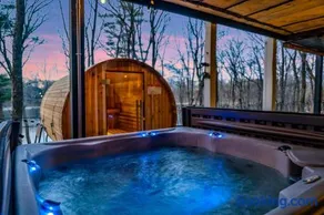 Poconos Lakefront Hot tub,Sauna, Firepit, Kayaks - Image 2