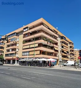 10 minutos centro Sevilla, moderno y con parking gratis - Image 2