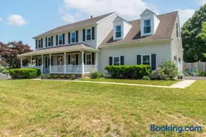 Lrge 5 BR 9 Beds Near DC-Pool, Hot Tub, Gym, Game Rm, Fire Pit - Image 1