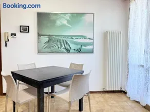SE279 - Marotta, trilocale a due passi dalla spiaggia, con posto auto - Image 2