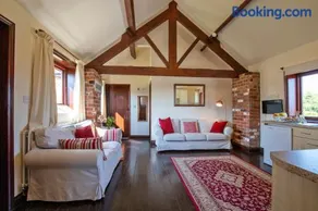 Zoe's Cottage with Alpaca's and 7 mins drive to Alton Towers - Image 2
