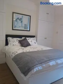 Garden Flat, Ealing - Image 3