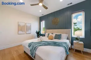 New 3Bed 2Bath Condo with Parking by United Center - Image 3