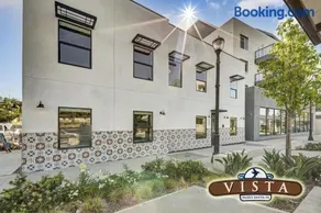 Two Bedroom - Queen in Both. Heart of Downtown Vista - Image 1