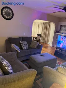 Gorgeous 3 BR Lower Unit Home - Image 3