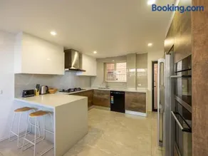WaterFront Stunning Antique 4Rms 7Beds HolidayHome - Image 5