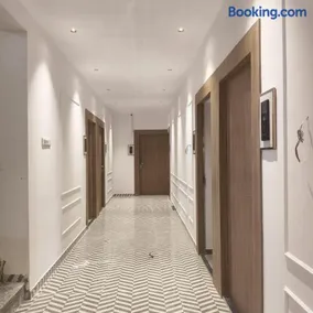 Hotel Sky Suites - Image 1