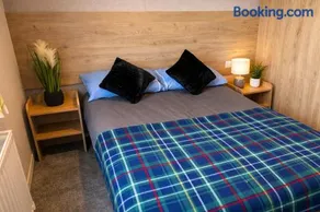 M&B Holiday Home 2025 Cozy Beach side Caravan 4 Beds, 3 Sofa Bed, 7 Sleep, Wifi, Tea and Coffee, Free Parking - Image 5