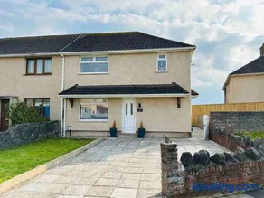 3 Bedroom House in Port Talbot with Parking and Sea View - Image 2