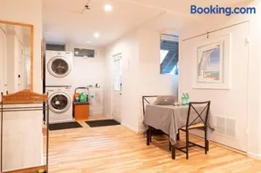 Huge Studio w Full Kitchen W D Parking - Image 4