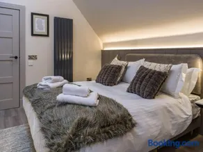 Arran Shores Luxury Shorefront Penthouse Suite 13 - Image 3