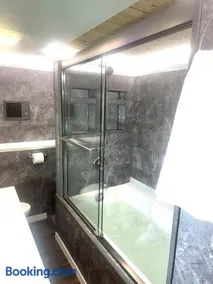 Secret Hot Tub King Haven Hideout - Image 3