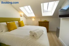 Largigi Rooms centre of Lyme Regis Close to the Beach and Town Centre - Image 2
