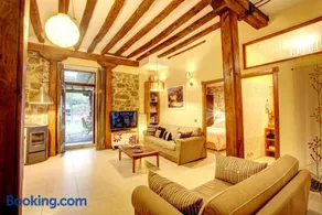 Casa Rural Siguenza Domus 200m2 de Vivienda y Exterior - Image 1