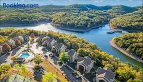 The Cove 5-3 By SDC, Big Deck, Pool, Hot Tub, By Lake , No Stairs - Image 2