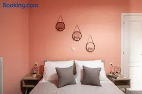 Square Apartment - Image 1