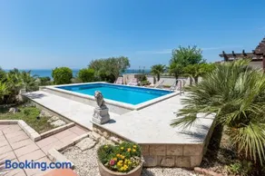 Holiday Home Split - Image 2
