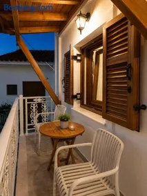 Geitonia Apartments, Smaragda Apartment - Image 2