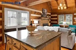 Cabin Retreat with Pool in Bristol - Image 4