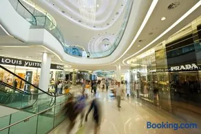 Livo White City Luxury 2BR Near Westfield - Image 5