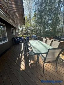 Cozy lakeside Cottage on 3 Mile Lake with Wifi - Image 1
