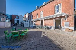 Gwynne House - Historic Riverside Rooms & Apartments in Hereford City Centre, Sleeps 1-16 - Image 5