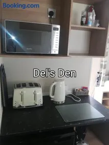 Del's den lakeside weeley bridge - Image 5