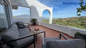 Golf Sea Retreat La Mairena Marbella East - Image 1