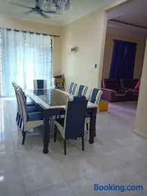 Zarina's Budget Homestay - Image 1