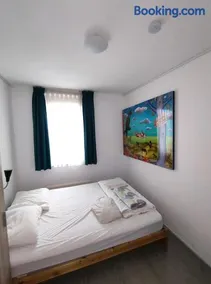 Quiet spacious room - Image 5