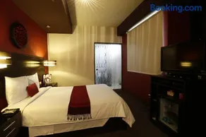 Hotel Ginebra - Image 2