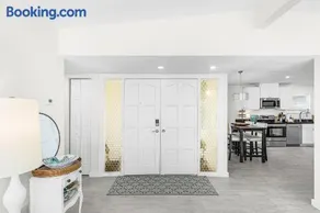 Spacious 3 Bedroom Waterfront Home with Private Backyard and Water Access in Port Charlotte - Image 3