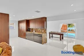 Luxury Hollywood Home, Heated Pool, Casino Nearby - Image 1