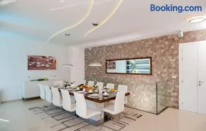 Stunning Brac Villa 5 Bedrooms Villa Infinite Stunning Sea Views - Image 3