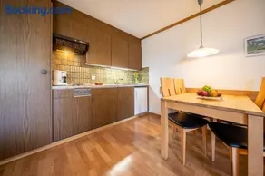 4306 Liebevolle 1,5-Zimmer-Wohnung mit Balkon und traumhaftem Ausblick - Image 3
